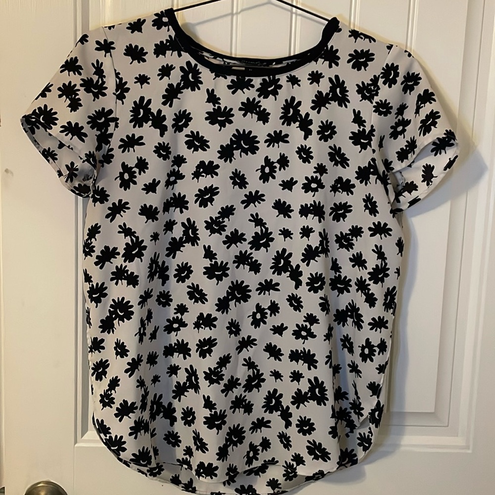 Black flower top perfect for work.